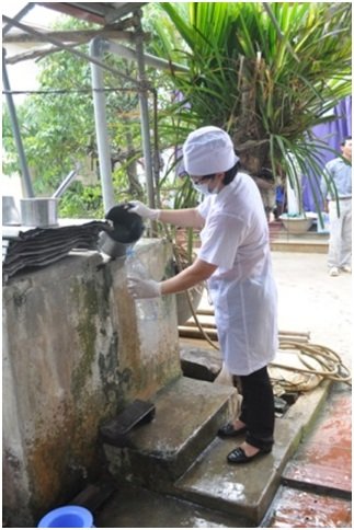 ​Viện SKNN & MT kiểm tra máy lọc nước Karofi đem tặng làng ung thư - Máy lọc nước Lý Hải