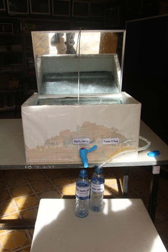 2 nữ sinh lớp 8 chế thiết bị lọc nước mặn thành ngọt bằng năng lượng mặt trời - Máy lọc nước Lý Hải
